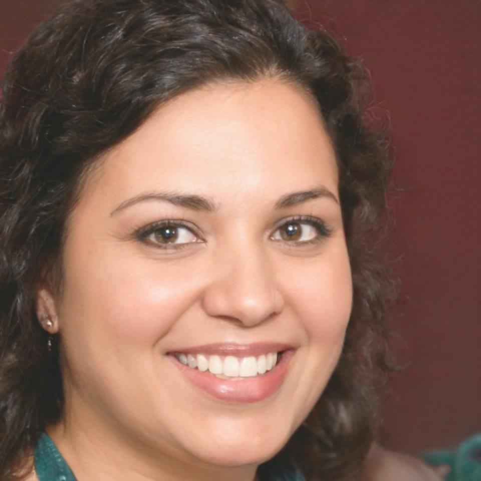 Retrato profesional de Carmen Vega, responsable de administración