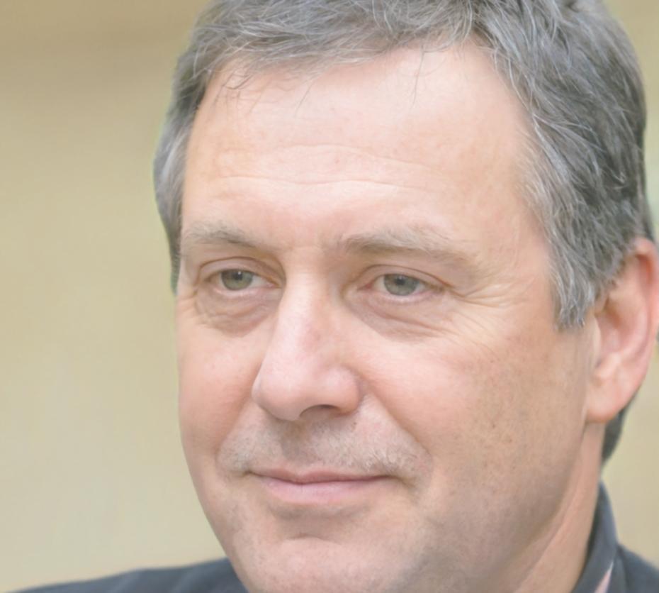 Retrato profesional de Gonzalo Mendoza, director financiero