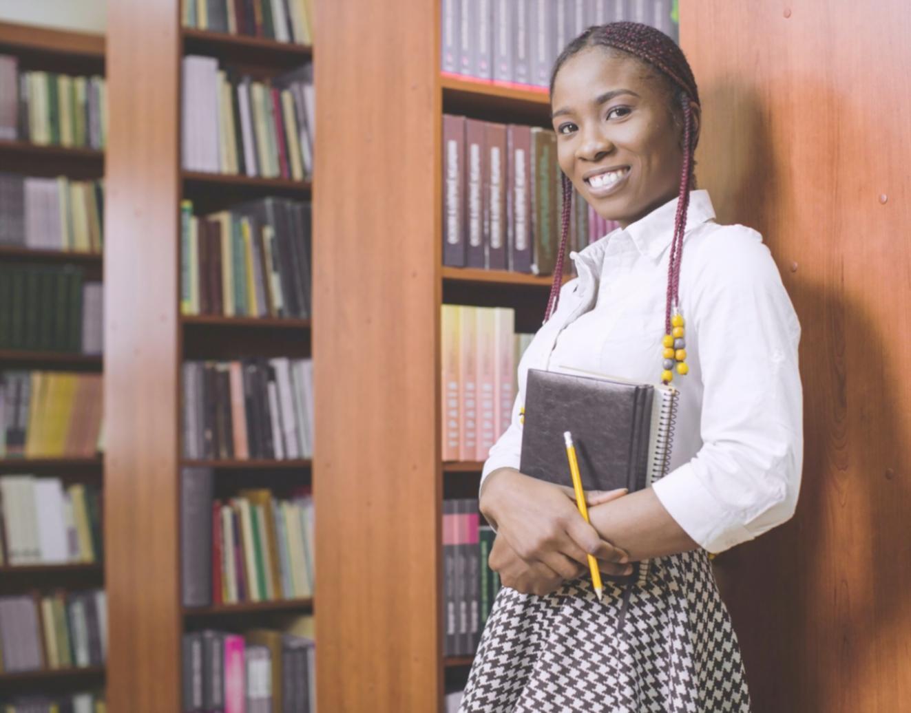 Análisis financiero detallado con gráficos y documentos